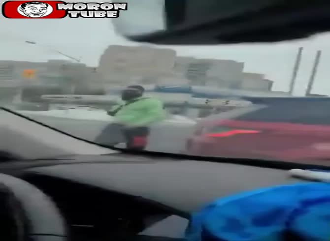 Video :Madman smashes a small child's window and cuts off an SUV flying the Ukrainian flag